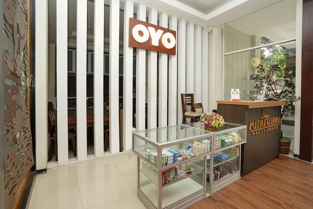 Oyo 282 Putri Utari Residence Malang Exterior foto