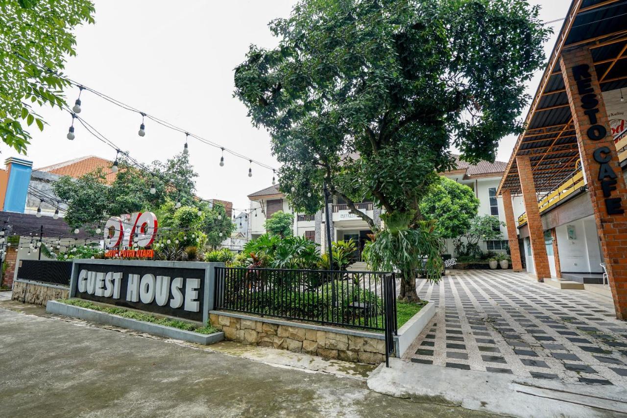 Oyo 282 Putri Utari Residence Malang Exterior foto