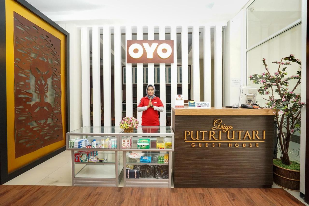 Oyo 282 Putri Utari Residence Malang Exterior foto