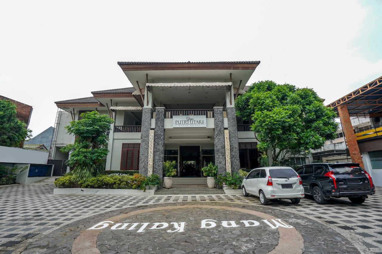 Oyo 282 Putri Utari Residence Malang Exterior foto