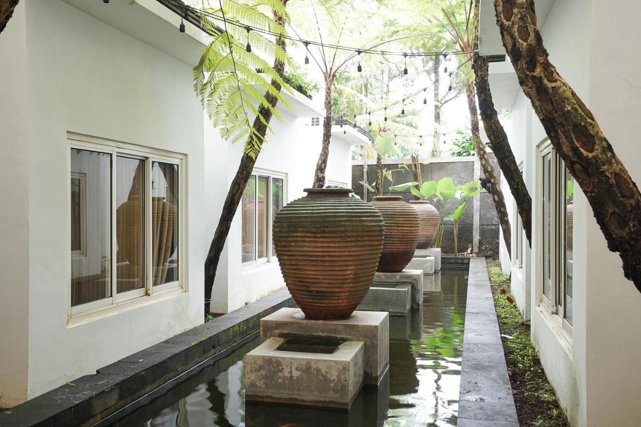 Oyo 282 Putri Utari Residence Malang Exterior foto